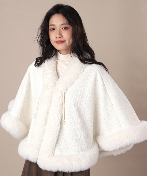 センソユニコ　モユル ホワイト ボタン付き ハイネック ポンチョ センソユニコ モユル ホワイト ボタン付き ハイネック ポンチョ