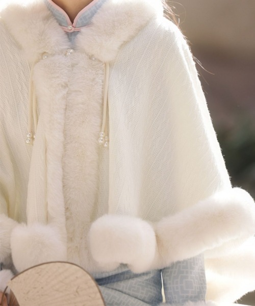 セール】【Y2Kガーリー】レトロファー付きショートケープ／もこもこ