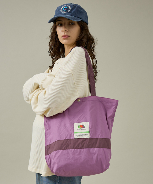 FRUIT OF THE LOOM（フルーツオブザルーム）の「【FRUIT OF THE LOOM/フルーツ オブ ザ ルーム】 NYLON TOTE L/ナイロン【WEB限定】（トートバッグ・メンズ・グリーン系その他/バイオレット/カーキ/グレイッシュブルー・フリー）」の4枚目の写真