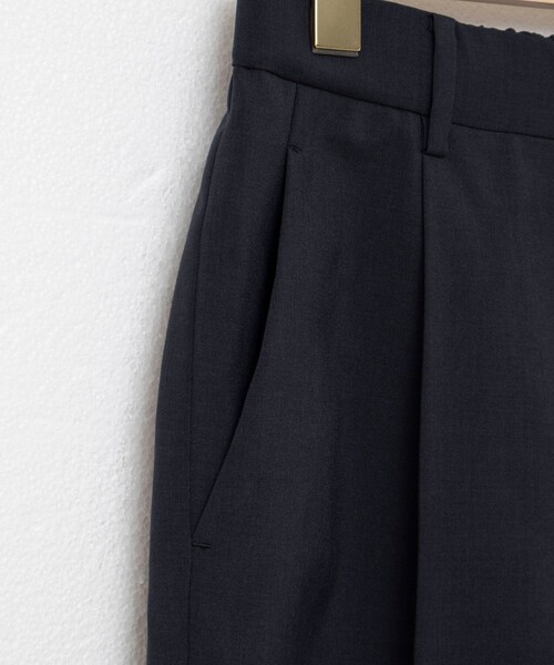 NOLLEY’S（ノーリーズ）の「《セットアップ対応》ウォッシャブルタックテーパードパンツ（その他パンツ・レディース・グレー系その他/ネイビー・38/36）」の21枚目の写真