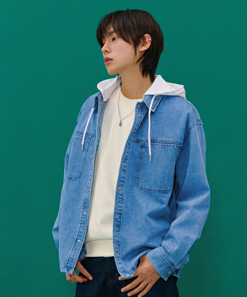 CHASECULT(チェイスカルト)の「ユニセックスフード取り外しデニムシャツ-ブルー(シャツ/ブラウス・メンズ・スカイブルー・90/100/95/105)」の2枚目の写真