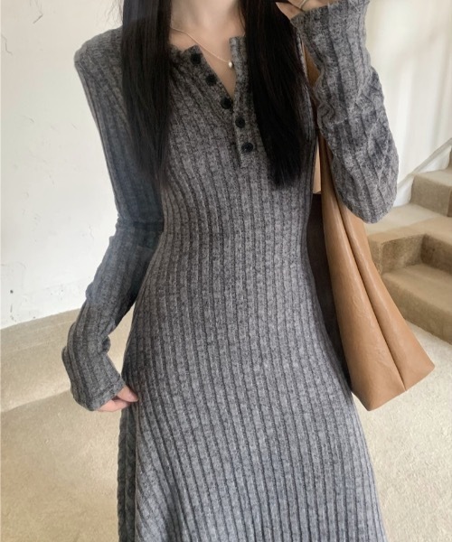 SHEPP（シープ）の「ヘンリーデザイン リブニットロングワンピース（ワンピース・レディース・ブラック/ベージュ/グレー・L/M）」の4枚目の写真