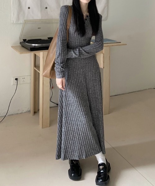 SHEPP（シープ）の「ヘンリーデザイン リブニットロングワンピース（ワンピース・レディース・ブラック/ベージュ/グレー・L/M）」の11枚目の写真