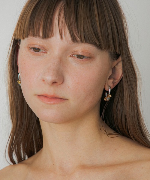 LAPUIS(ラピュイ)の「LAPUIS(ラピュイ) Flow Coil pierced earrings(ピアス(両耳用)・レディース・マルチ/ゴールド・FREE)」の1枚目の写真