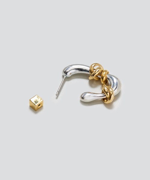 LAPUIS(ラピュイ)の「LAPUIS(ラピュイ) Flow Coil pierced earrings(ピアス(両耳用)・レディース・マルチ/ゴールド・FREE)」の4枚目の写真
