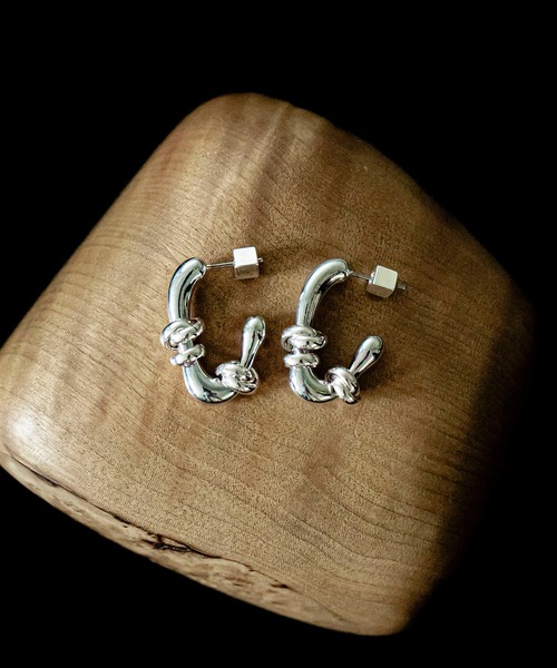 LAPUIS(ラピュイ)の「LAPUIS(ラピュイ) Flow Coil pierced earrings(ピアス(両耳用)・レディース・マルチ/ゴールド・FREE)」の7枚目の写真