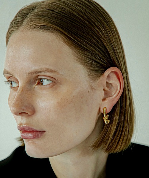 LAPUIS(ラピュイ)の「LAPUIS(ラピュイ) Flow Coil pierced earrings(ピアス(両耳用)・レディース・マルチ/ゴールド・FREE)」の8枚目の写真