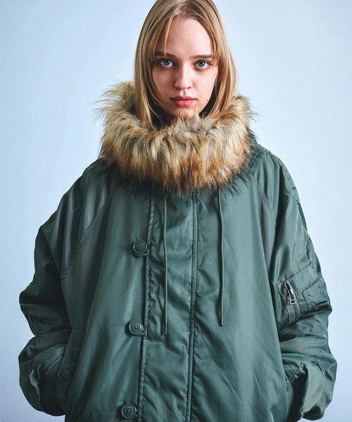 Revo.（レボ）の「ナイロンツイル 中綿入り フードファー N-2B フライトジャケット【UNISEX】（ミリタリージャケット・メンズ・ブラック/セージグリーン・M/L/XL）」の2枚目の写真