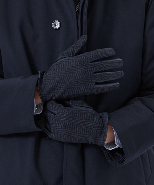 MACKINTOSH PHILOSOPHY（ﾏｯｷﾝﾄｯｼｭ ﾌｨﾛｿﾌｨｰ）の「EMMETEX ヘリンボーン×レザー　スマホグローブ（手袋・メンズ・ブラウン系その他5/チャコールグレー/ネイビー・FREE）」の4枚目の写真