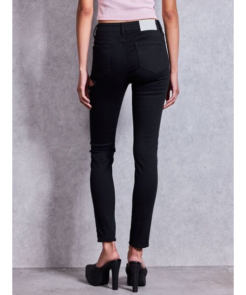 GYDA（ジェイダ）の「ミドルウエストSIDE RIPPEDカラースキニーパンツ（デニムパンツ・レディース・ブラック・SMALL/X-SMALL/MEDIUM）」の4枚目の写真