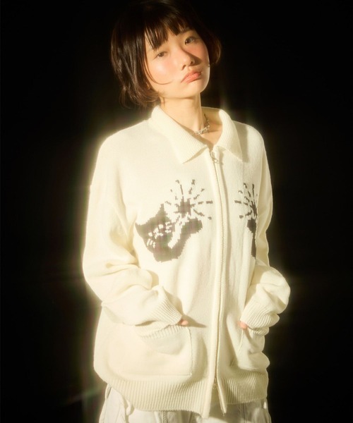 Video Jockey(ビデオジョッキー)の「【UNISEX】VIDEO JOCKEY/Star Cat ZIPUP(ニット/セーター・レディース・アイボリー/ブラック・SMALL/MEDIUM)」の3枚目の写真