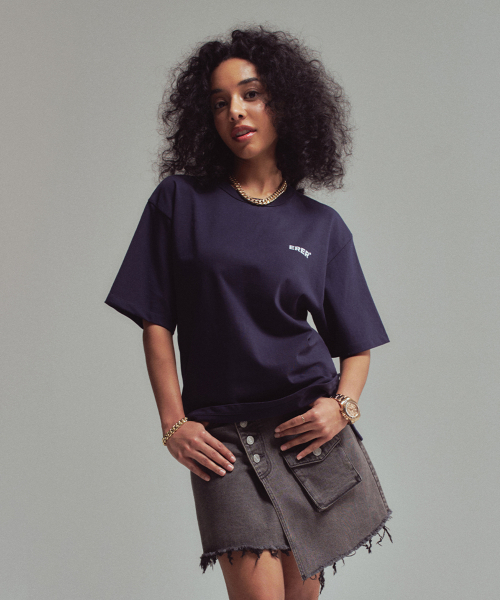ERER（エルエル）の「[UN] ベーシックロゴTシャツ ネイビー（Tシャツ/カットソー・レディース・ネイビー・1/2/3）」の5枚目の写真