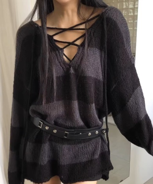.KOM（ドットコム）の「A'GEM/9 × .kom 『.KOM/ドットケーオーエム』 Border Knit Top/【Y2K】2WAYボーダーニットトップ（ニット/セーター・レディース・ブラック/レッド・FREE）」の2枚目の写真