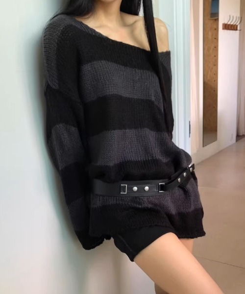 .KOM（ドットコム）の「A'GEM/9 × .kom 『.KOM/ドットケーオーエム』 Border Knit Top/【Y2K】2WAYボーダーニットトップ（ニット/セーター・レディース・ブラック/レッド・FREE）」の3枚目の写真
