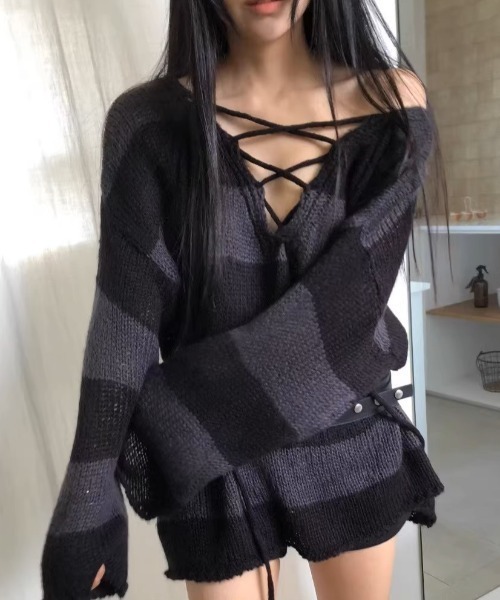 .KOM（ドットコム）の「A'GEM/9 × .kom 『.KOM/ドットケーオーエム』 Border Knit Top/【Y2K】2WAYボーダーニットトップ（ニット/セーター・レディース・ブラック/レッド・FREE）」の6枚目の写真