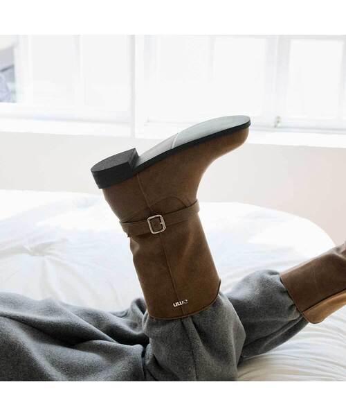 OMNIPOTENT（オムニポテント）の「omn Belt Boots _2Colors（ブーツ・レディース・ブラック/ブラウン・24cm/24.5cm/25cm/23cm/23.5cm）」の2枚目の写真