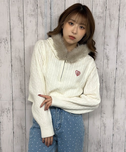 GORGE(ゴージ)の「《ケーブル編み×ファーフード》ハーフZIPニットプルオーバー/秋冬(ニット/セーター・レディース・ネイビー/グレー/アイボリー・F)」の1枚目の写真