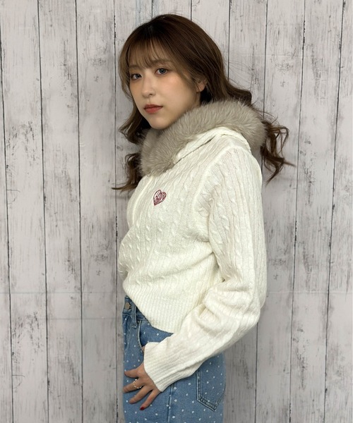 GORGE(ゴージ)の「《ケーブル編み×ファーフード》ハーフZIPニットプルオーバー/秋冬(ニット/セーター・レディース・ネイビー/グレー/アイボリー・F)」の8枚目の写真