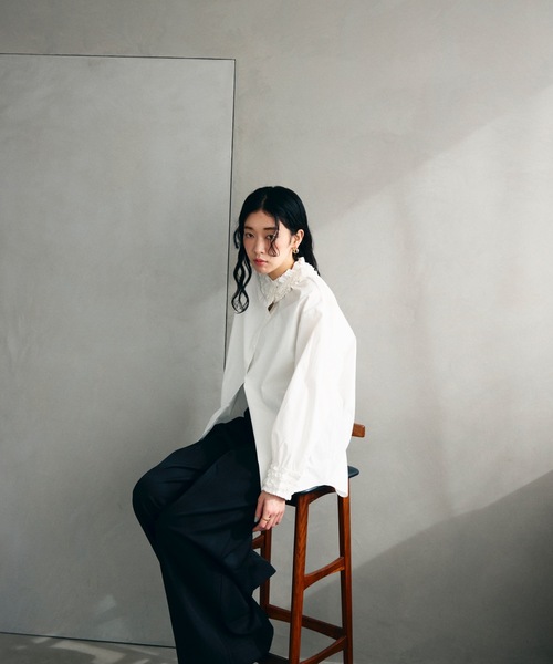 Lutim by u(ルチバイユー)の「フリルカラークラシカルブラウス(シャツ/ブラウス・レディース・ブラック/ホワイト/ブラウン・FREE)」の9枚目の写真