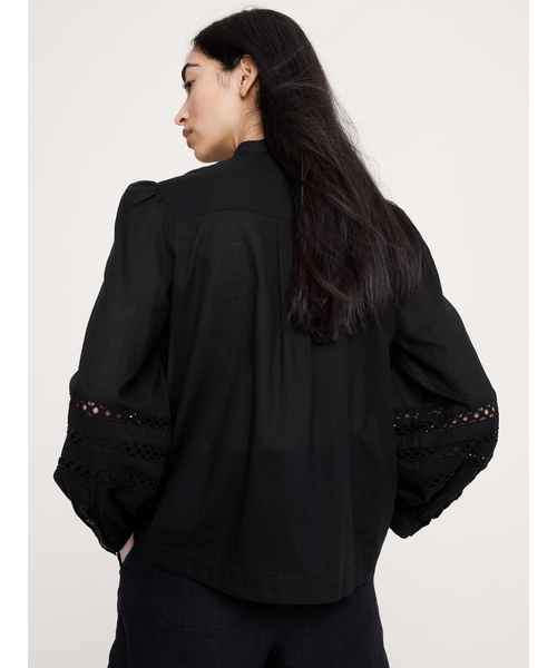Banana Republic(バナナリパブリック)の「コットン インセットレース ブラウス(シャツ/ブラウス・レディース・ベージュ/ブラック・S/XS/L/M)」の3枚目の写真