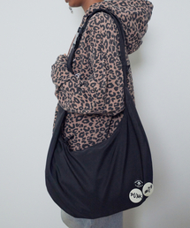 suade（スエード）の「BUCKLE HALFMOON CROSS BAG [BLACK]（メッセンジャーバッグ）」