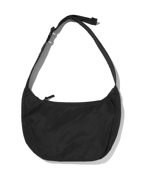 suade（スエード）の「BUCKLE HALFMOON CROSS BAG [BLACK]（メッセンジャーバッグ・レディース・その他・FREE）」の3枚目の写真