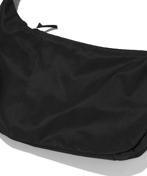 suade（スエード）の「BUCKLE HALFMOON CROSS BAG [BLACK]（メッセンジャーバッグ・レディース・その他・FREE）」の8枚目の写真