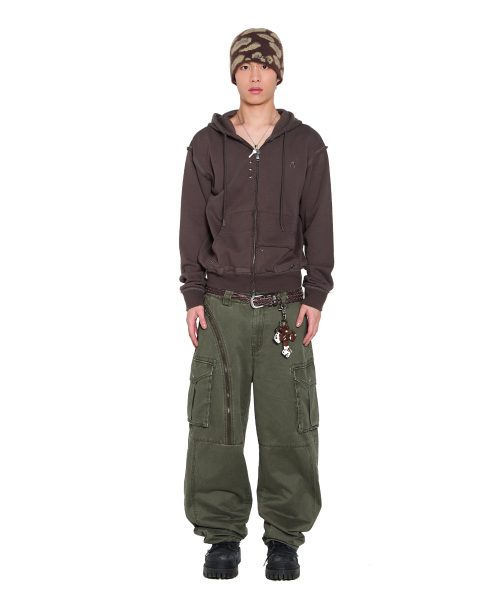 AAKAM（アーカム）の「Oblique Zippered Cargo Pants (Khaki)（その他パンツ・レディース・その他・1/2）」の10枚目の写真