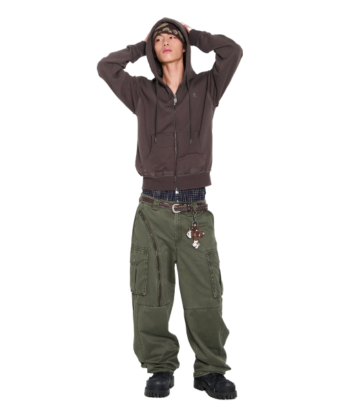 AAKAM（アーカム）の「Oblique Zippered Cargo Pants (Khaki)（その他パンツ・レディース・その他・1/2）」の15枚目の写真