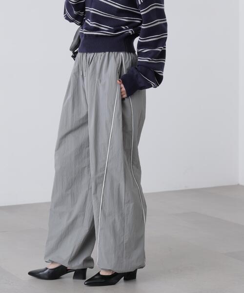 FREE'S MART(フリーズマート)の「◆サイドタック配色ラインナイロンパンツ(その他パンツ・レディース・ネイビー/グレー・SMALL/MEDIUM)」の4枚目の写真