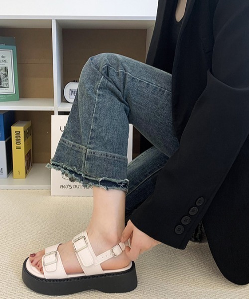 Teem Store(チームストア)の「厚底ダブルバックルサンダル 身長盛れ(サンダル・レディース・アイボリー/ブラック・L/M)」の8枚目の写真
