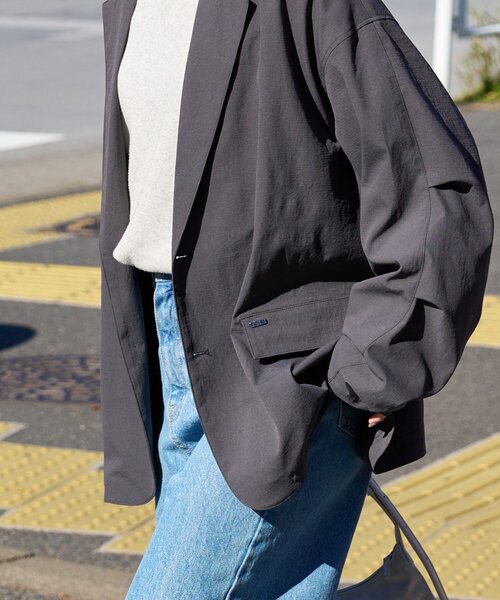CIAOPANIC TYPY（チャオパニックティピー）の「【molmol】撥水/洗濯可/男女兼用/ドライバーズワイドジャケット/ミノテックリップ（テーラードジャケット・レディース・チャコールグレー/オリーブ・MEDIUM/LARGE）」の6枚目の写真