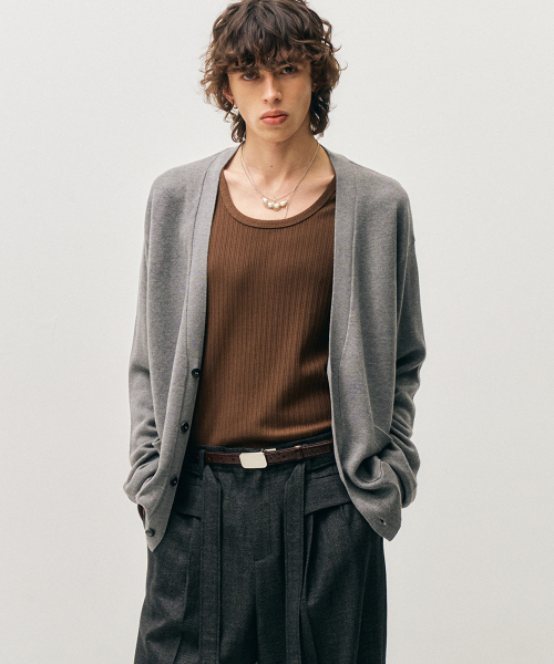 NOIRER(ノイア)の「エッセンシャルルーズフィットVネックカーディガン(グレー)(カーディガン/ボレロ・メンズ・その他・48/52/50)」の1枚目の写真