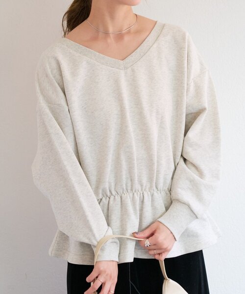 Kastane(カスタネ)の「【一部店舗限定】B Vネックペプラムスウェット(スウェット・レディース・ネイビー/グレー/アイボリー・FREE)」の2枚目の写真