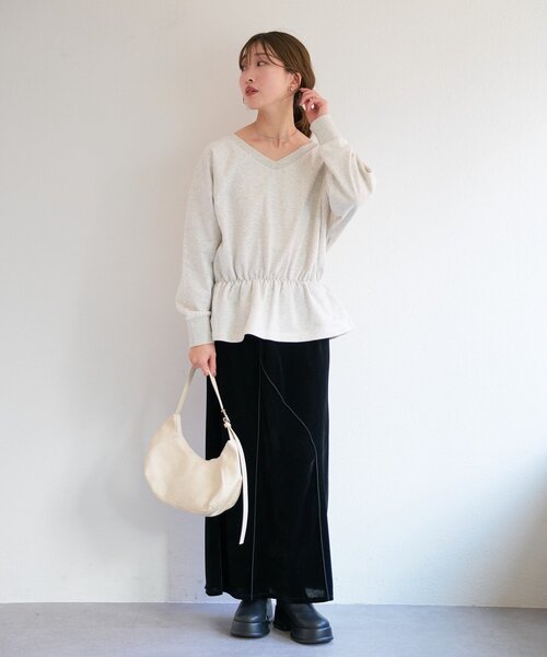 Kastane(カスタネ)の「【一部店舗限定】B Vネックペプラムスウェット(スウェット・レディース・ネイビー/グレー/アイボリー・FREE)」の22枚目の写真