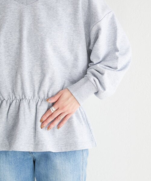 Kastane(カスタネ)の「【一部店舗限定】B Vネックペプラムスウェット(スウェット・レディース・ネイビー/グレー/アイボリー・FREE)」の10枚目の写真