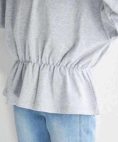Kastane(カスタネ)の「【一部店舗限定】B Vネックペプラムスウェット(スウェット・レディース・ネイビー/グレー/アイボリー・FREE)」の11枚目の写真