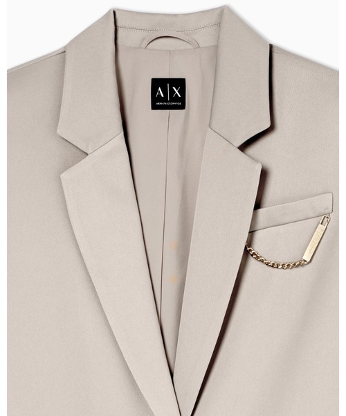 ARMANI EXCHANGE（アルマーニエクスチェンジ）の「【A|X アルマーニ エクスチェンジ】チェーンデザイン ポリクレープサテンブレストジャケット（テーラードジャケット・レディース・サンドベージュ・6/4/2/0）」の3枚目の写真