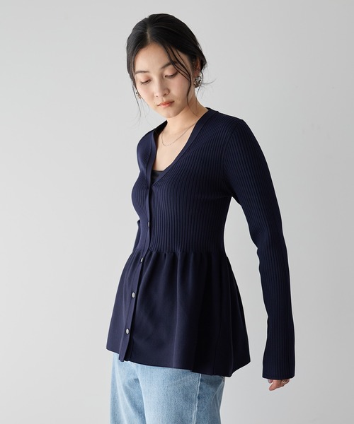 YECCA VECCA（イェッカヴェッカ）の「ペプラムカーディガン（カーディガン/ボレロ・レディース・ベージュ/ネイビー/ブルー・FREE）」の4枚目の写真