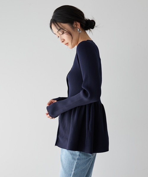 YECCA VECCA（イェッカヴェッカ）の「ペプラムカーディガン（カーディガン/ボレロ・レディース・ベージュ/ネイビー/ブルー・FREE）」の6枚目の写真