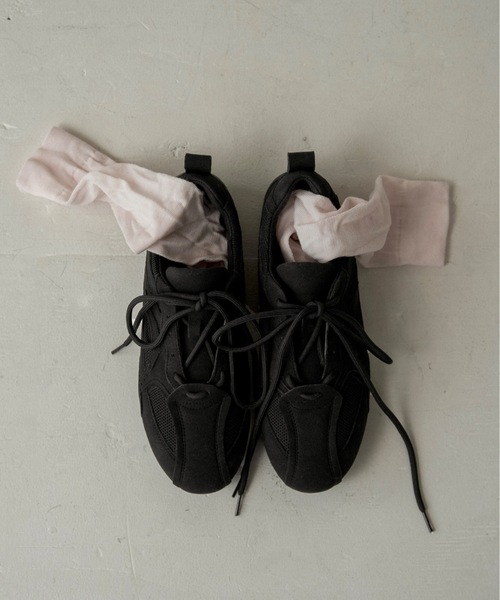 lawgy（ラウジー）の「mesh different material flat sneaker / メッシュディファレントマテリアルフラットスニーカー（スニーカー・レディース・ベージュ/ブラック・SMALL/MEDIUM/LARGE）」の2枚目の写真