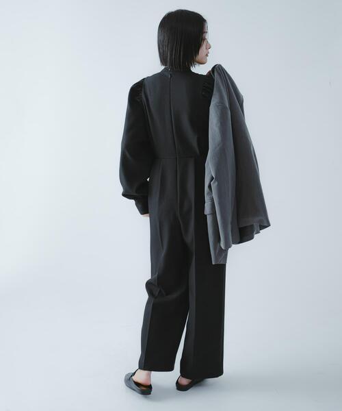 SENSE OF PLACE by URBAN RESEARCH(センスオブプレイスバイアーバンリサーチ)の「『撥水/防花粉』SKINProofパフショルダーオールインワン(つなぎ/オールインワン・レディース・ベージュ/ブラック・SMALL/MEDIUM)」の6枚目の写真