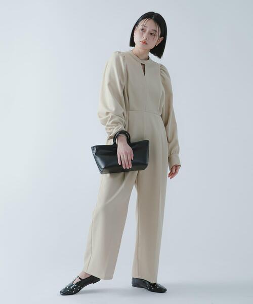 SENSE OF PLACE by URBAN RESEARCH(センスオブプレイスバイアーバンリサーチ)の「『撥水/防花粉』SKINProofパフショルダーオールインワン(つなぎ/オールインワン・レディース・ベージュ/ブラック・SMALL/MEDIUM)」の16枚目の写真