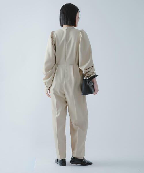 SENSE OF PLACE by URBAN RESEARCH(センスオブプレイスバイアーバンリサーチ)の「『撥水/防花粉』SKINProofパフショルダーオールインワン(つなぎ/オールインワン・レディース・ベージュ/ブラック・SMALL/MEDIUM)」の18枚目の写真