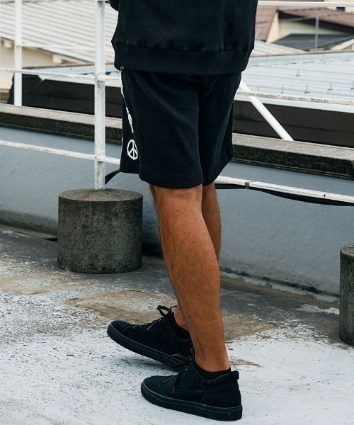 STUD MUFFIN(スタッドマフィン)の「STUD MUFFIN/スタッドマフィン/コットンワッフル ペイズリーサガラショートパンツ/614-06288(その他パンツ・メンズ・ブラック/ホワイト・2/3)」の3枚目の写真