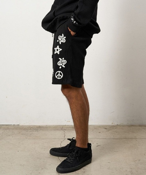 STUD MUFFIN(スタッドマフィン)の「STUD MUFFIN/スタッドマフィン/コットンワッフル ペイズリーサガラショートパンツ/614-06288(その他パンツ・メンズ・ブラック/ホワイト・2/3)」の5枚目の写真