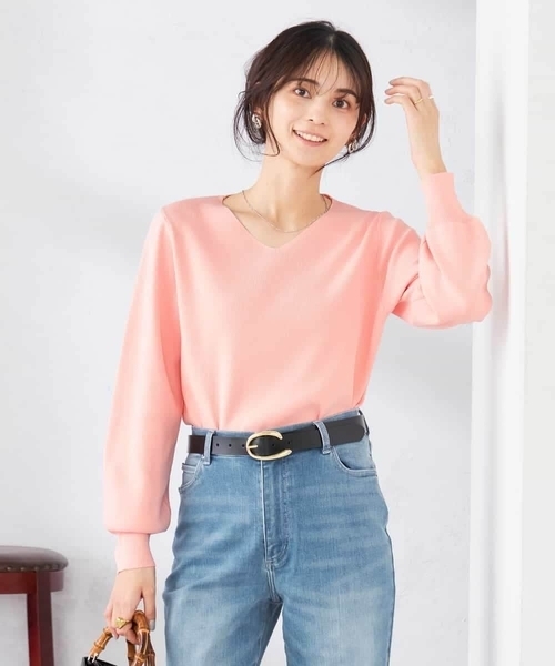 a.v.v(アーヴェヴェ)の「【WEB限定/洗える/UVカット】Vネックパフスリーブニット(ニット/セーター・レディース・ネイビー/ダークインディゴブルー/ライトピンク・40/38/42/36)」の2枚目の写真