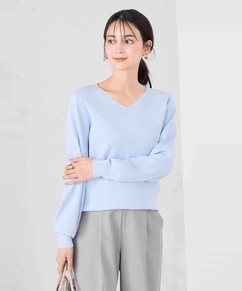 a.v.v(アーヴェヴェ)の「【WEB限定/洗える/UVカット】Vネックパフスリーブニット(ニット/セーター・レディース・ネイビー/ダークインディゴブルー/ライトピンク・40/38/42/36)」の3枚目の写真