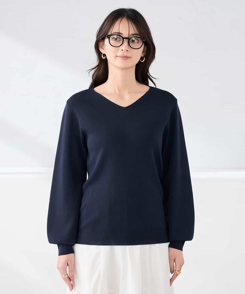 a.v.v(アーヴェヴェ)の「【WEB限定/洗える/UVカット】Vネックパフスリーブニット(ニット/セーター・レディース・ネイビー/ダークインディゴブルー/ライトピンク・40/38/42/36)」の4枚目の写真