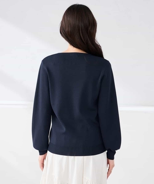 a.v.v(アーヴェヴェ)の「【WEB限定/洗える/UVカット】Vネックパフスリーブニット(ニット/セーター・レディース・ネイビー/ダークインディゴブルー/ライトピンク・40/38/42/36)」の6枚目の写真